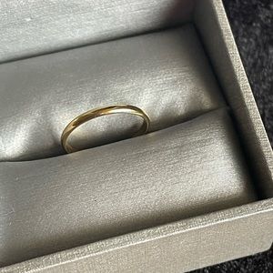 💕PREOWNED 14KT YG BAND MADE IN ITALY SIZE 6 WITH NORMAL WEAR SMALL SCRATCHES